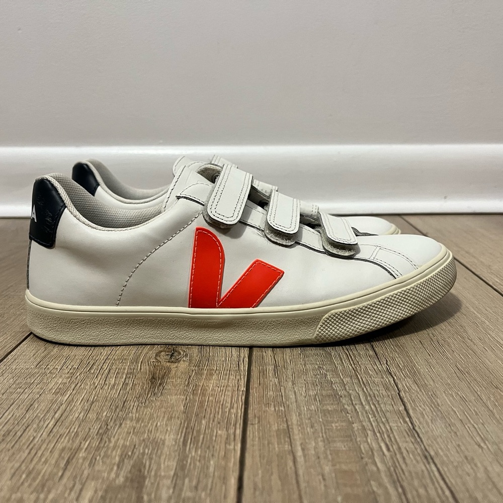 VEJA Recife Velcro Sneakers for Women in size 7